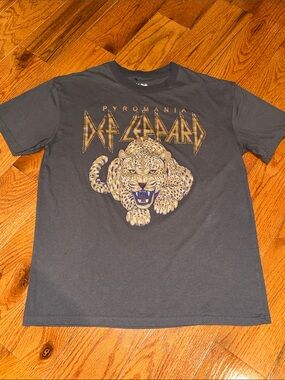 Def Leppard Women’s Gray Gold Rhinestones Band Tee Size Large